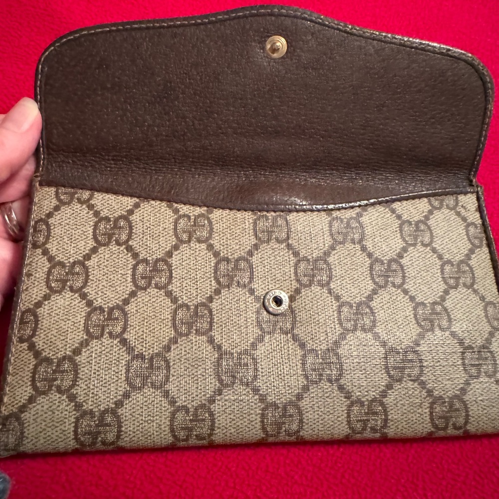 Gucci Accessory Collection. Great condition for this unique, vintage wallet. - Picture 3 of 8